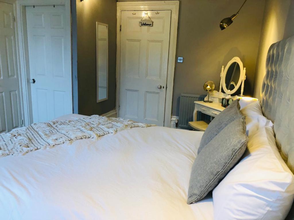 Canterbury Accommodations With Free Car Park Onsite And High Speed Wifi Exterior foto