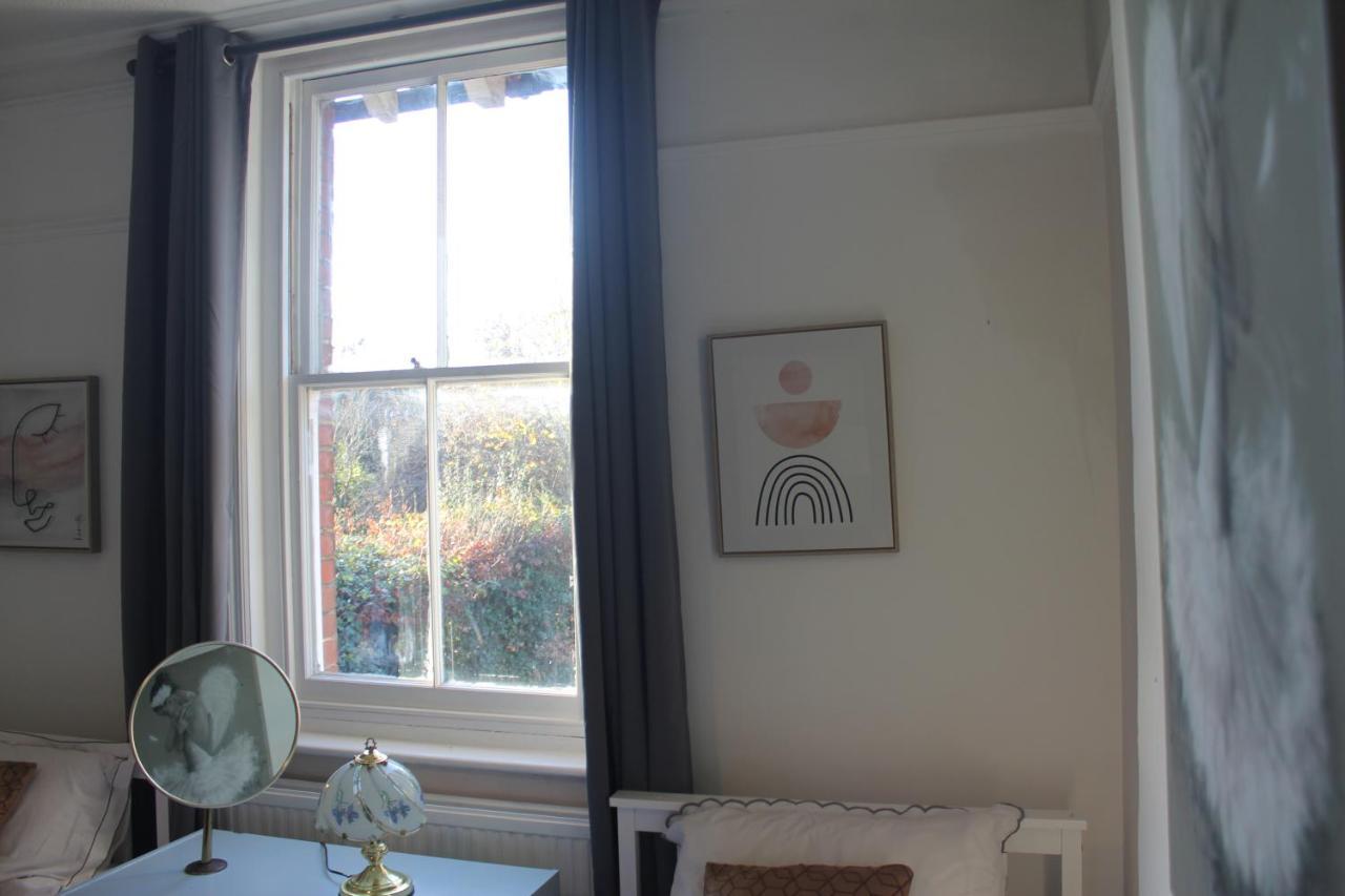 Canterbury Accommodations With Free Car Park Onsite And High Speed Wifi Exterior foto